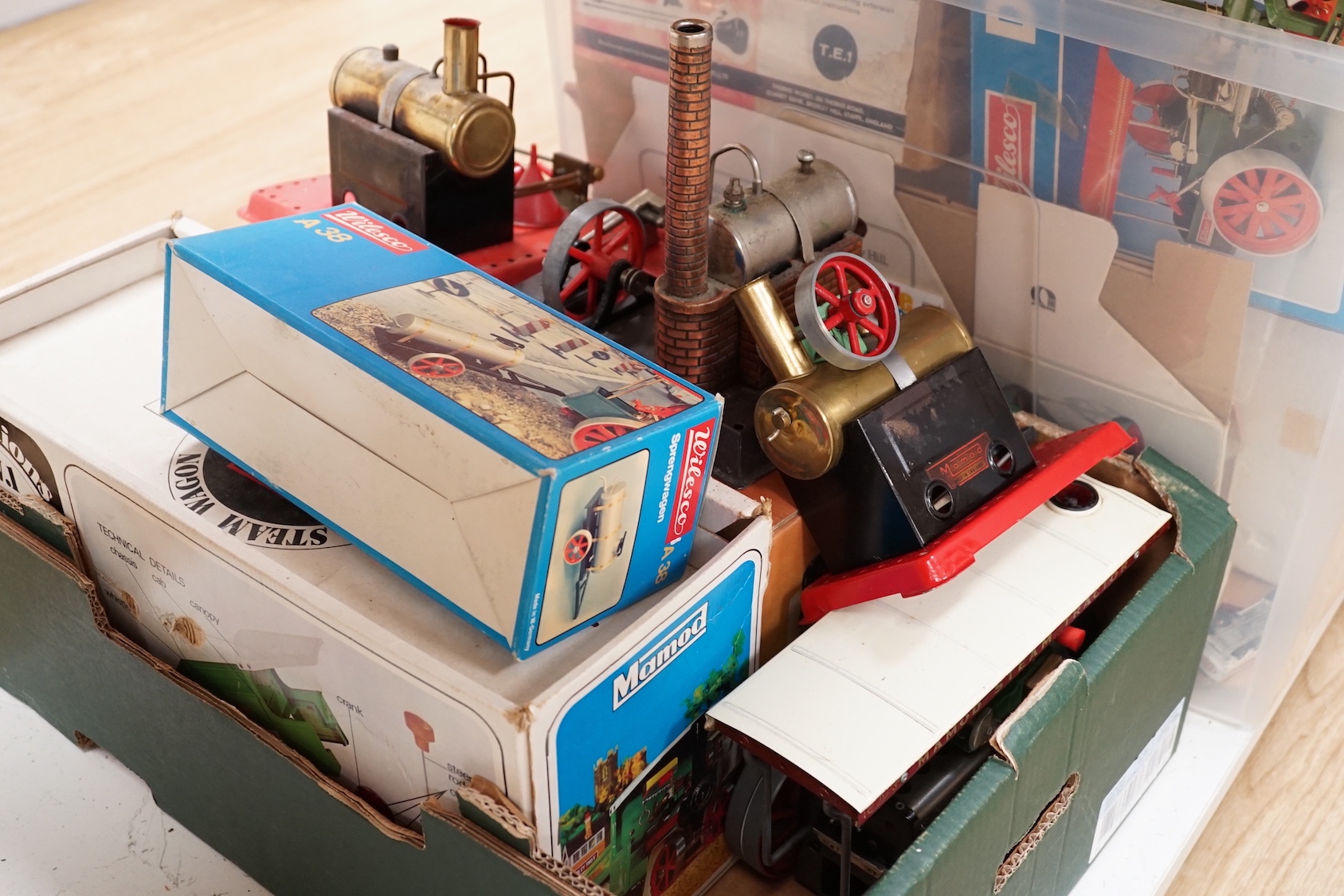 Spirit-fired live steam toys including fire escape, Mamod wagon and tractor